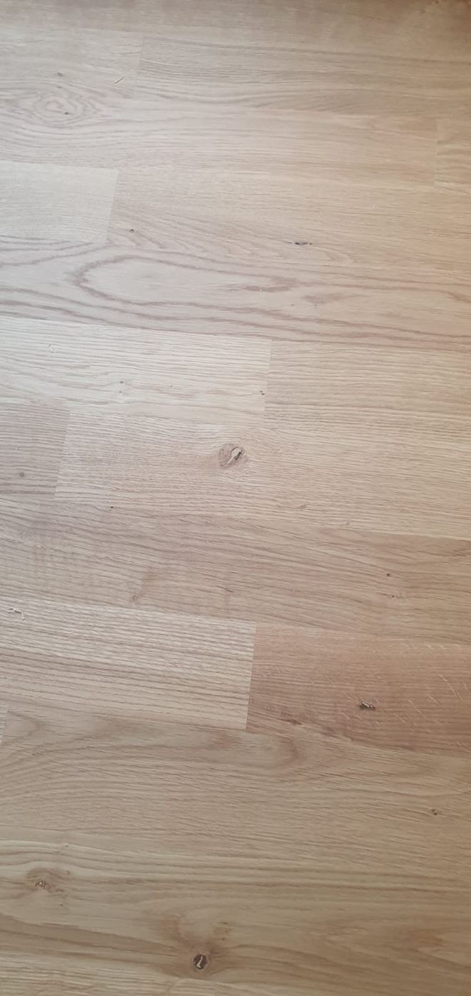 Detailaufnahme der Maserung des verlegten Eichenparketts