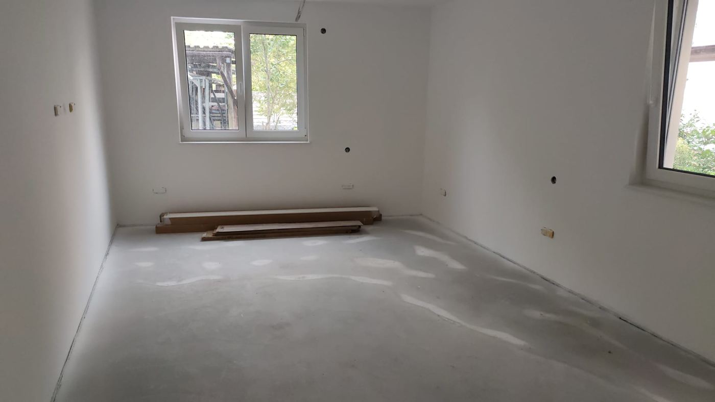Angeliefertes Vinyl-Bodenbelag-Material im Neubau