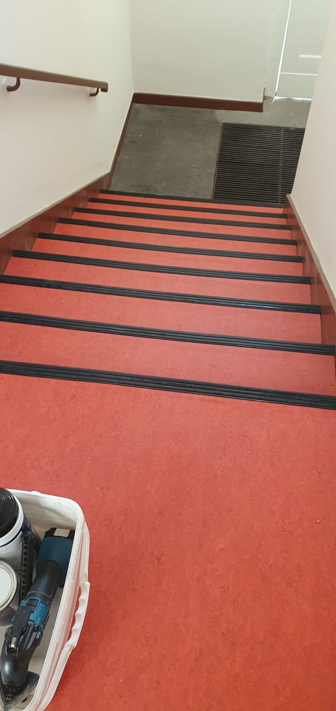 Linoleum und Treppenbelag in Schule Neukölln